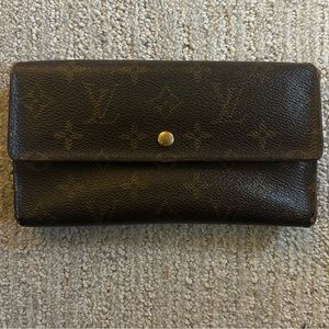 Authentic Louis Vuitton Mono Sarah Wallet